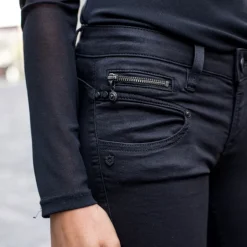 jean Freeman T Porter femme modèle Alexa magic denim noir